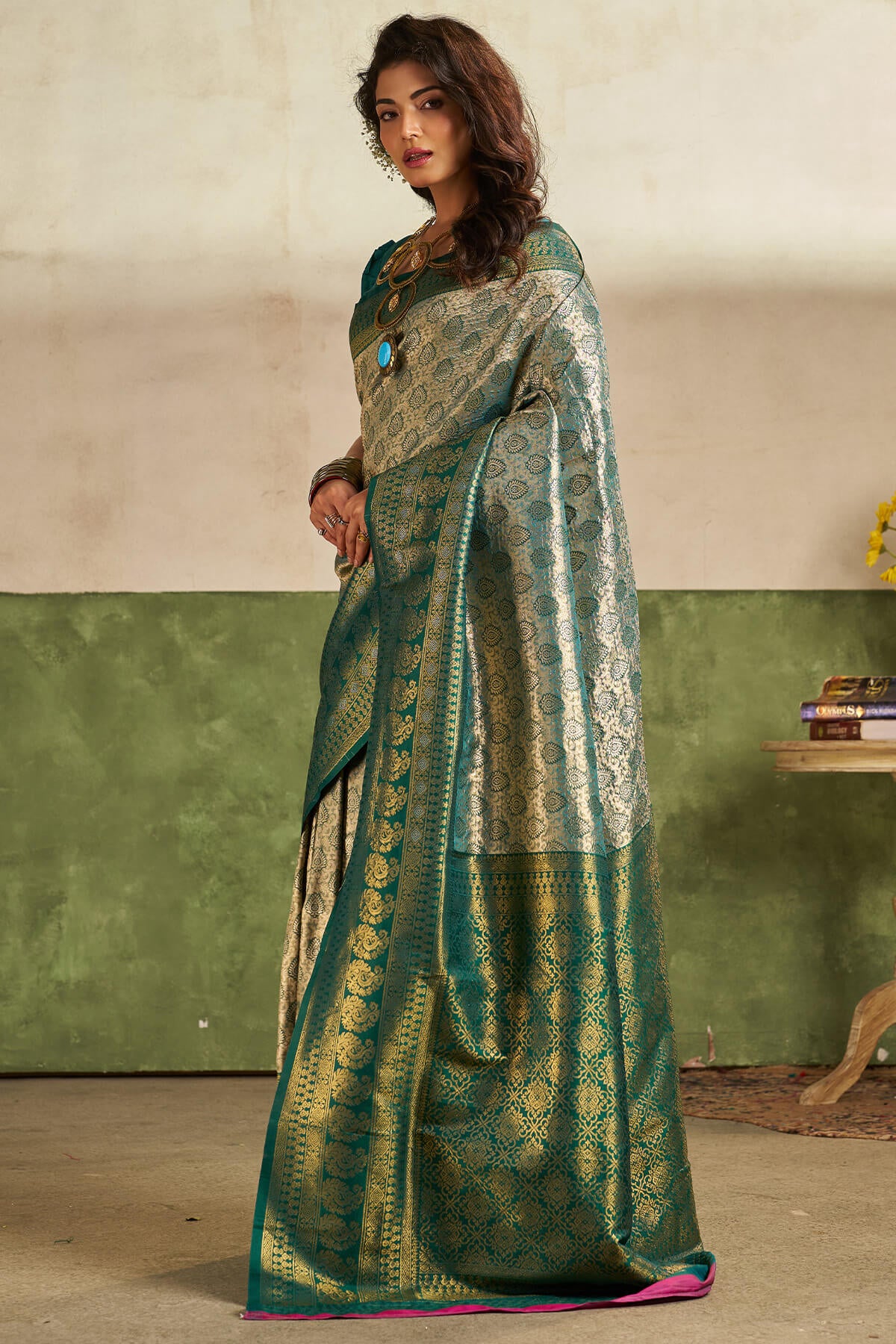 Surreptitious Green Kanjivaram Silk Saree With Super classy Blouse Piece - Image 5