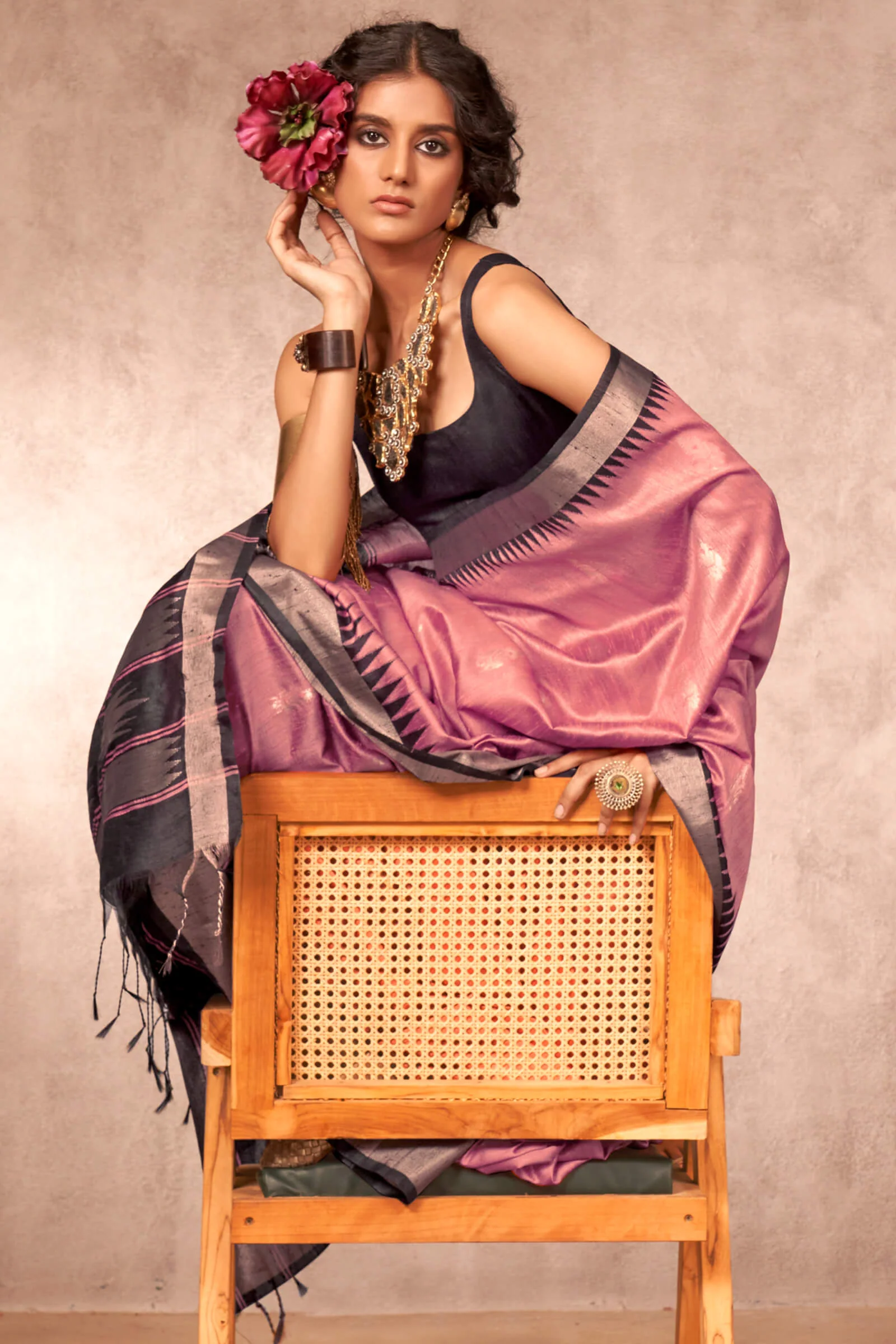 Surreptitious Pink Soft Banarasi Silk Saree With Classic Blouse Piece - Image 3