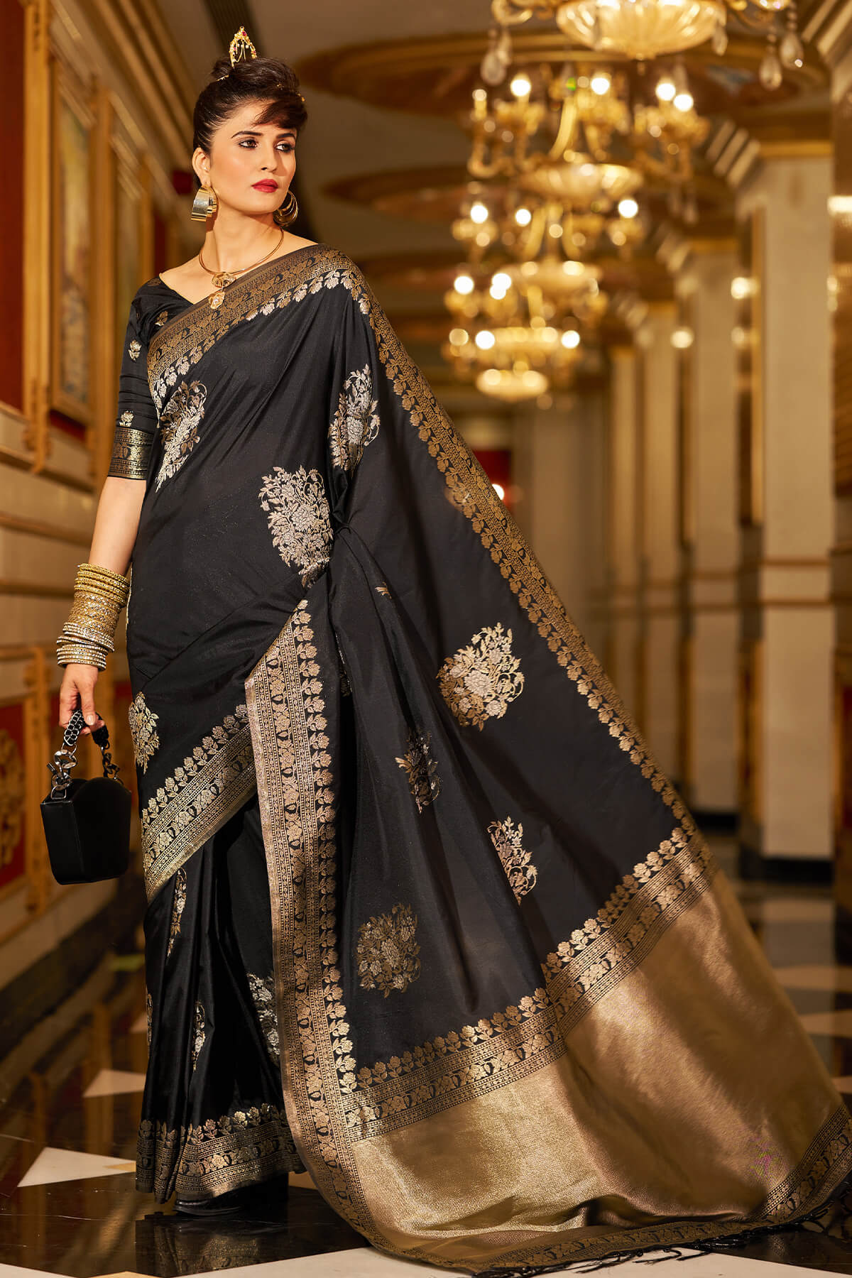 Susurrous Black Pure Zari Weaving Banarasi Silk Saree With Lassitude Blouse Piece - Image 4