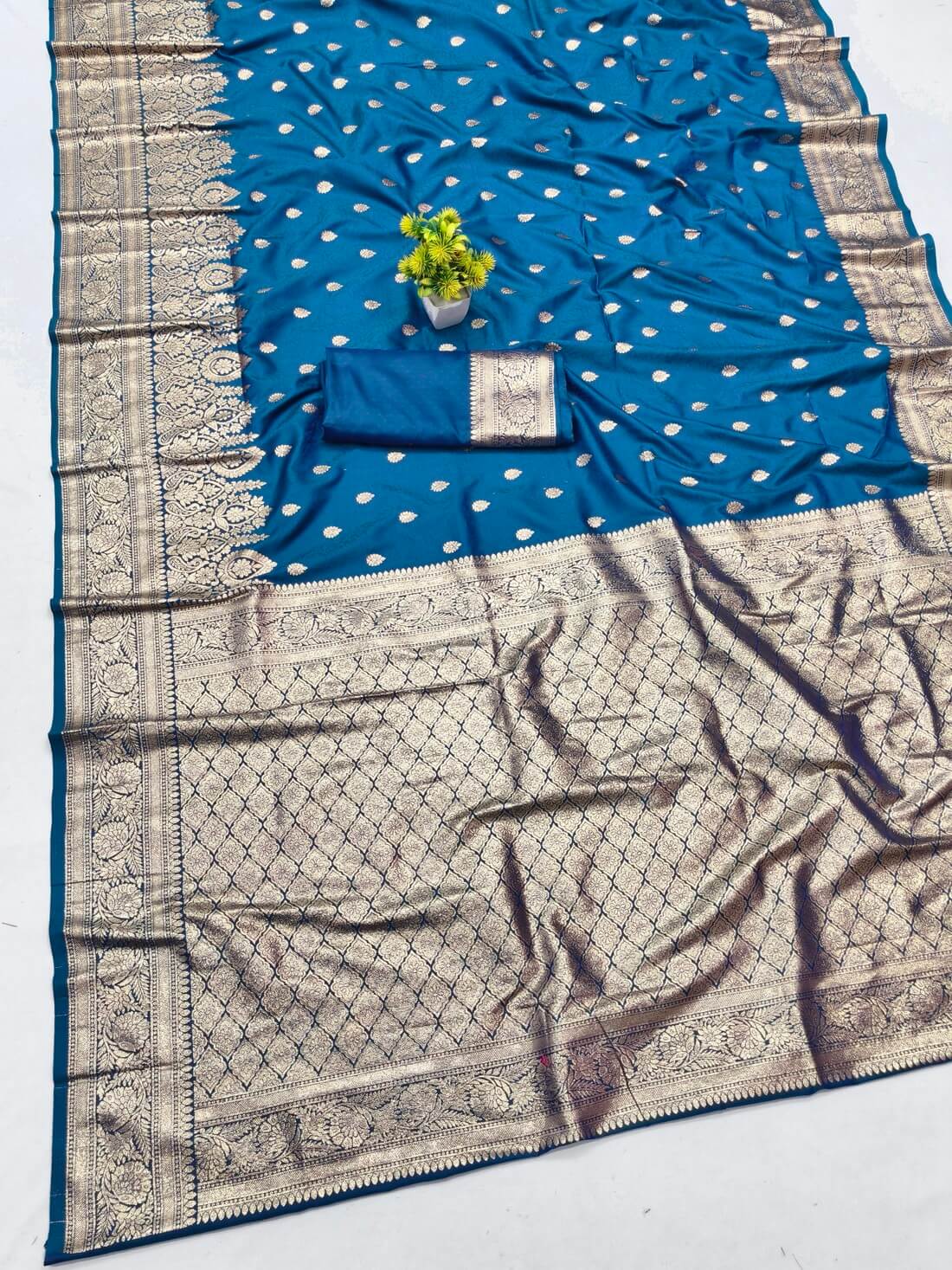 Susurrous Blue Pure Zari Weaving Banarasi Silk Saree With Fugacious Blouse Piece - Image 2