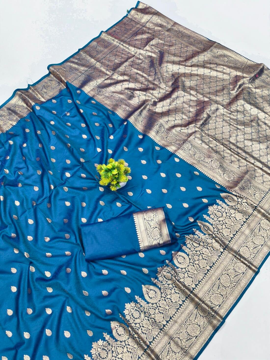Susurrous Blue Pure Zari Weaving Banarasi Silk Saree With Fugacious Blouse Piece - Image 3