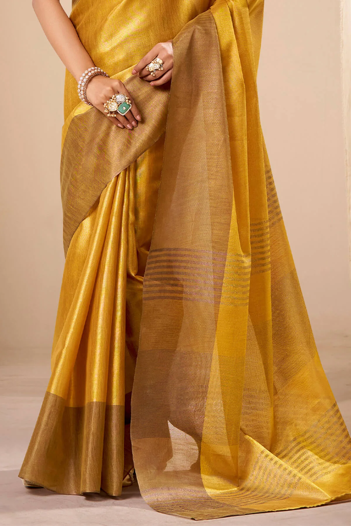 Susurrous Yellow Banarasi Tissue Silk Saree With Beauteous Blouse Piece - Image 3