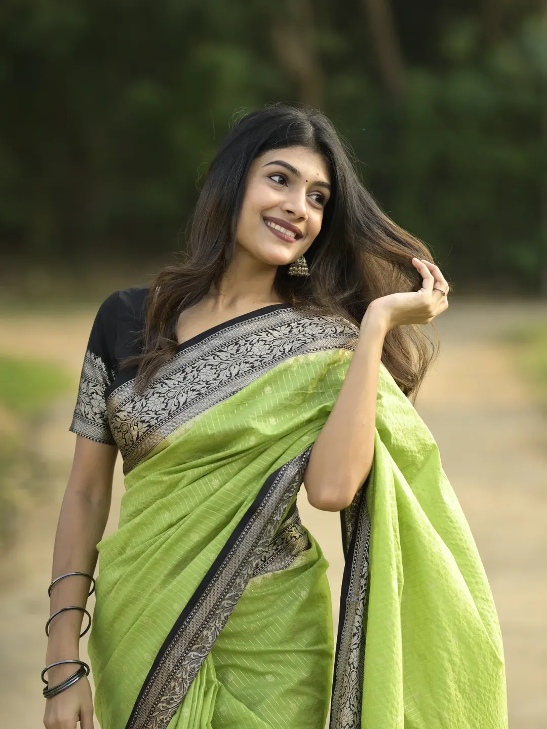 Tantalizing Parrot Soft Silk Saree With Winsome Blouse Piece - Image 4