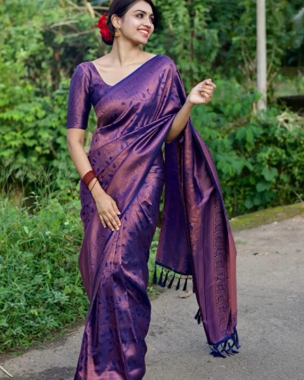 Tempting Navy Blue Soft Banarasi Silk Saree With Engaging Blouse Piece - Image 4