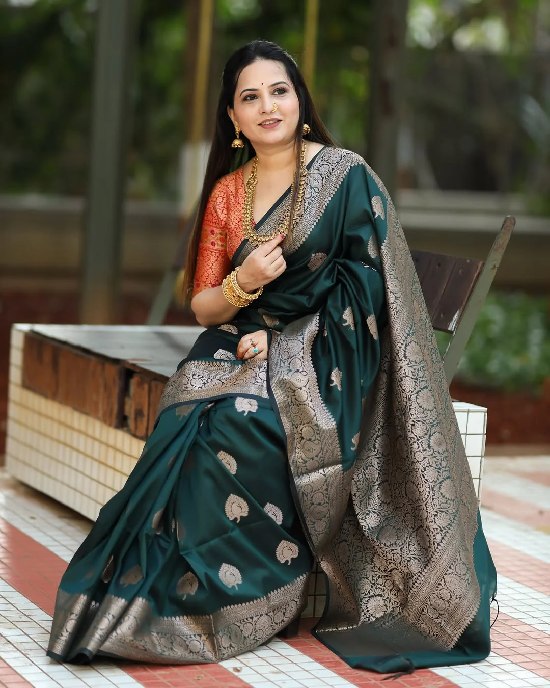 Tremendous Dark Green Soft Silk Saree With Stunning Blouse Piece - Image 3