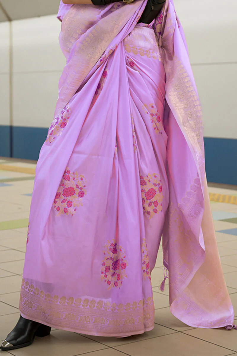 Tremendous Lavender Soft Banarasi Silk Saree With Jubilant Blouse Piece - Image 3