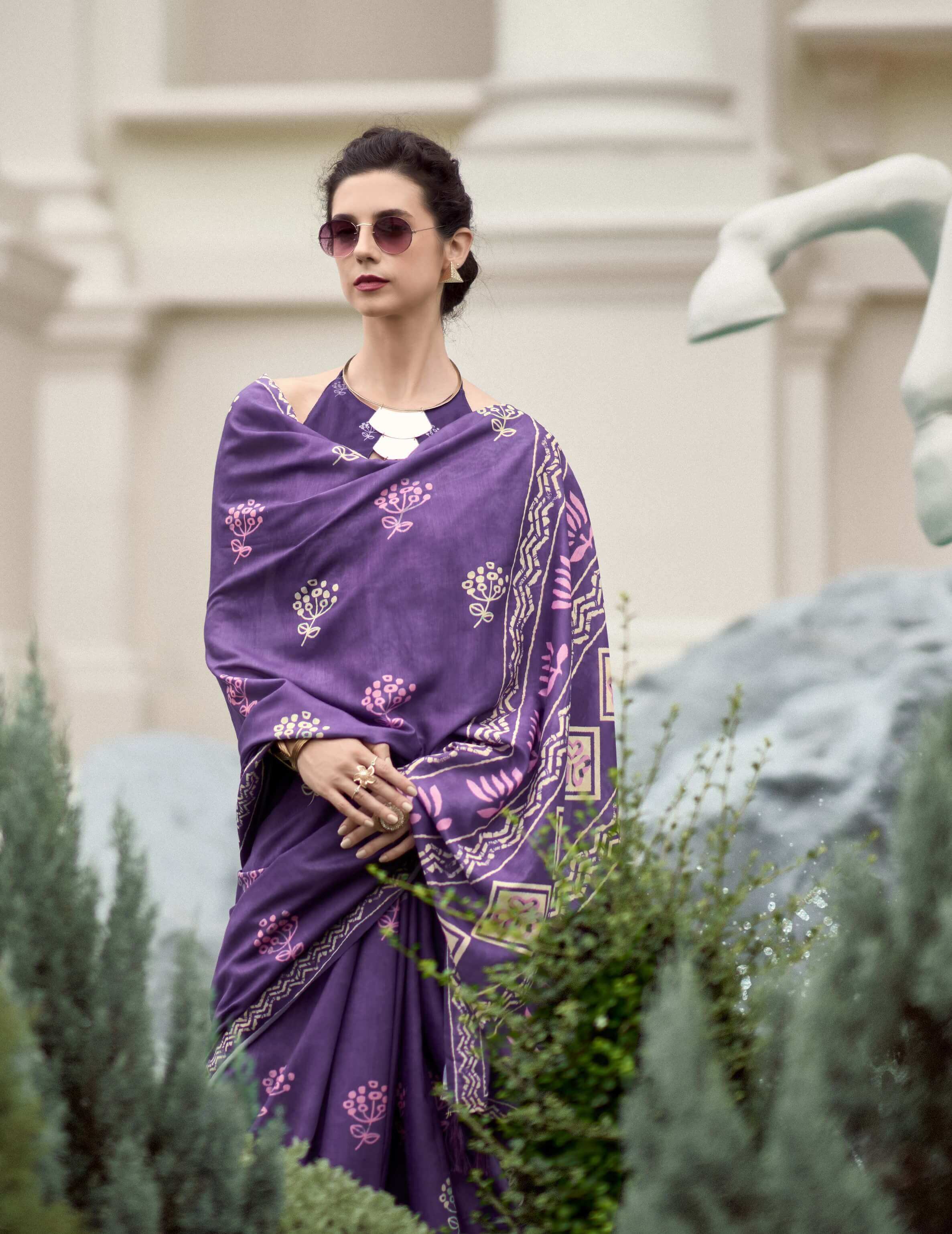 Tremendous Purple Printed Mul Cotton Saree With Alluring Blouse Piece - Image 2