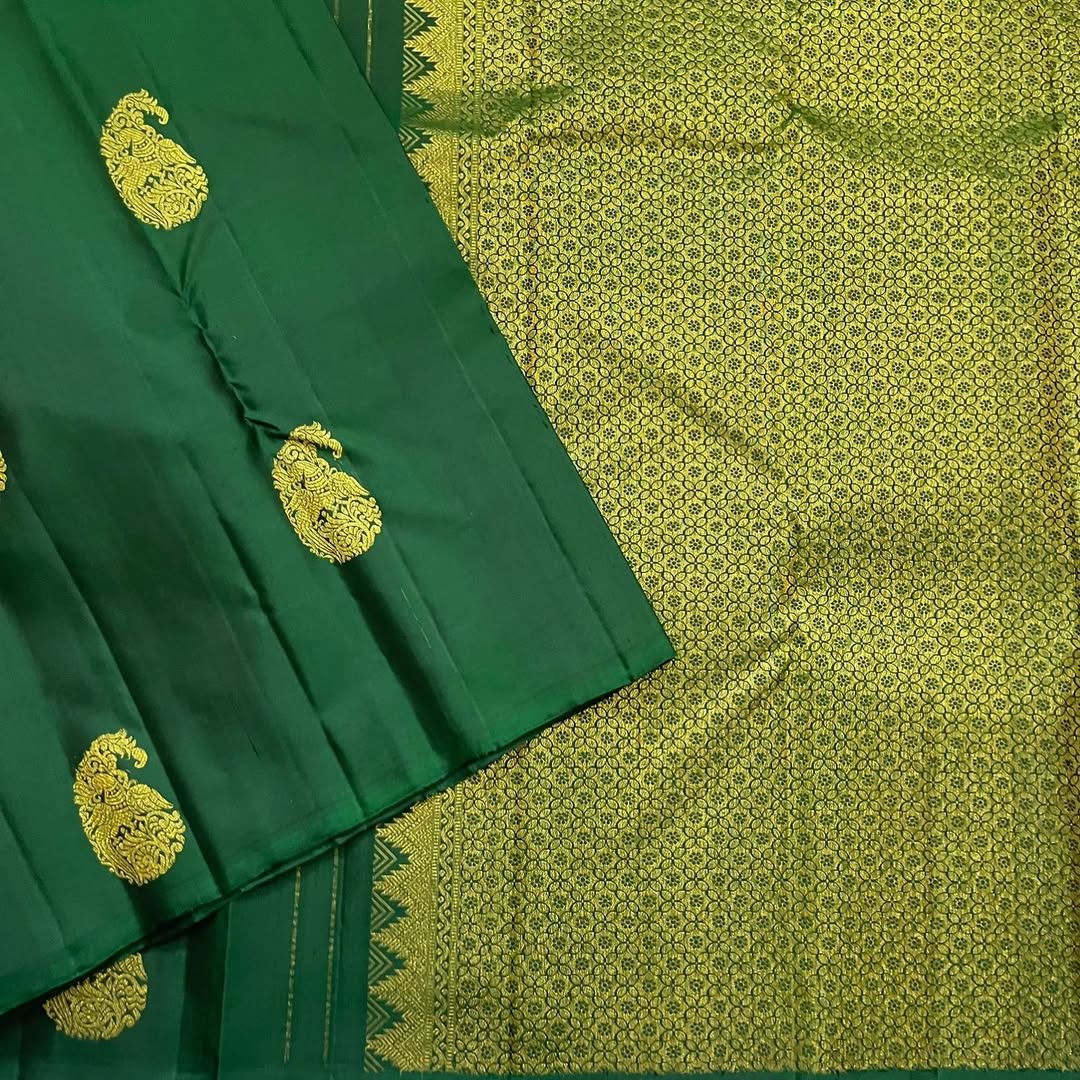 Unequalled Green Soft Banarasi Silk Saree With Designer Blouse Piece - Image 5