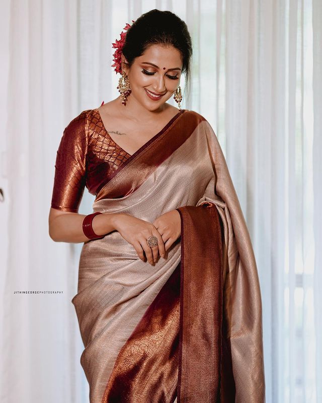 Unique Beige Soft Silk Saree With Extraordinary Blouse Piece - Image 3
