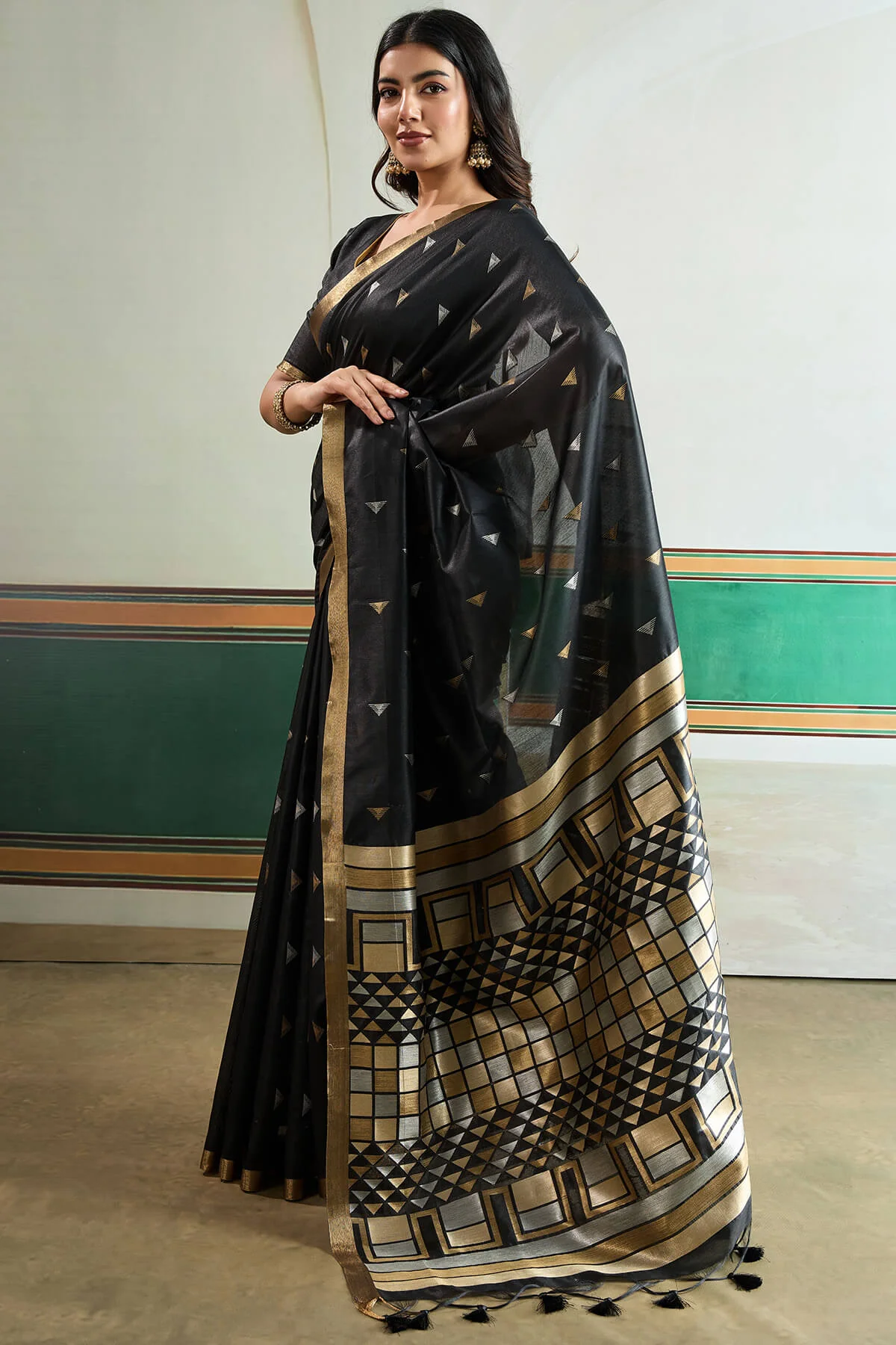 Unique Black Pure Zari Weaving Banarasi Tussar Silk Saree With Seraglio Blouse Piece - Image 3