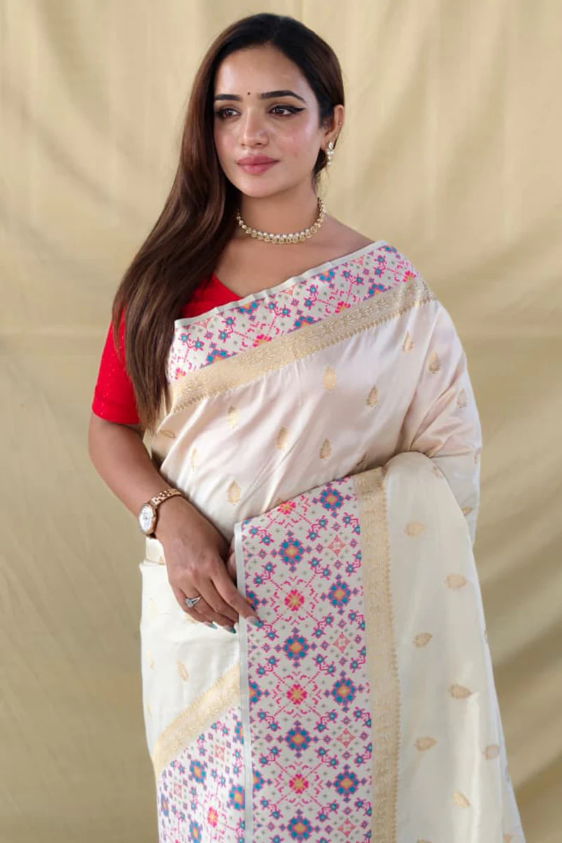Unique Off White Pure Zari Weaving Banarasi Silk Saree With Girlish Blouse Piece - Image 2