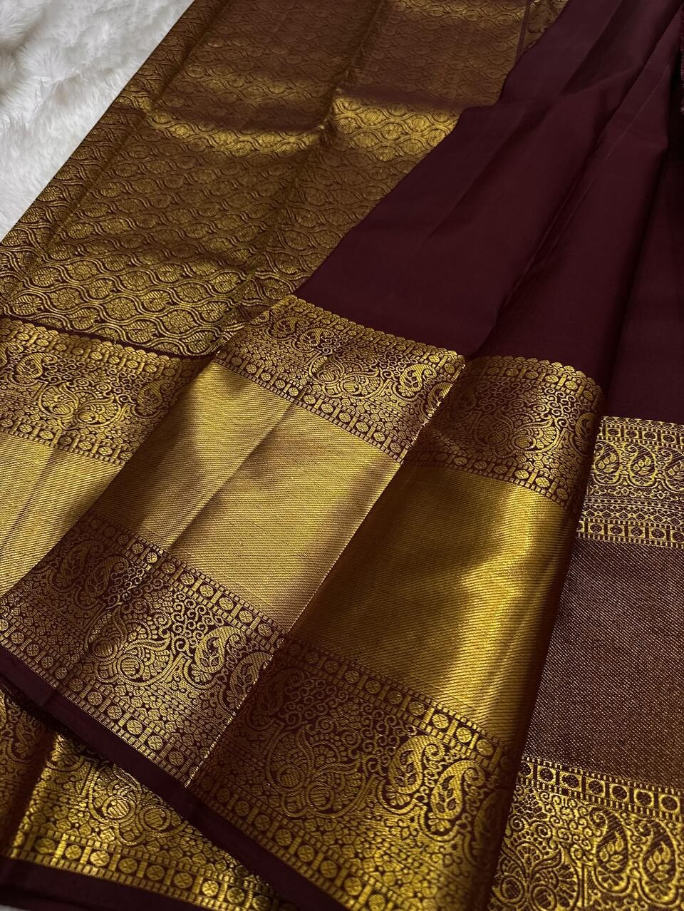 Vestigial Wine Pure Zari Weaving Banarasi Silk Saree With Mesmerising Blouse Piece - Image 5