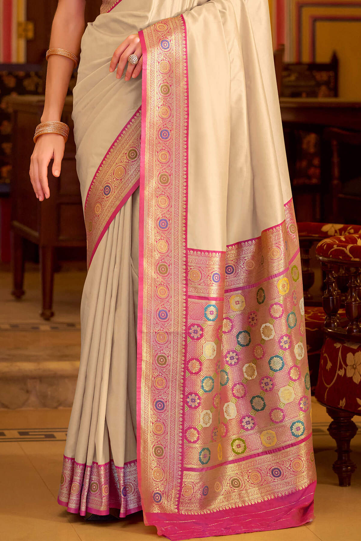 Vibrant Beige Pure Zari Weaving Banarasi Silk Saree With Dazzling Blouse Piece - Image 4