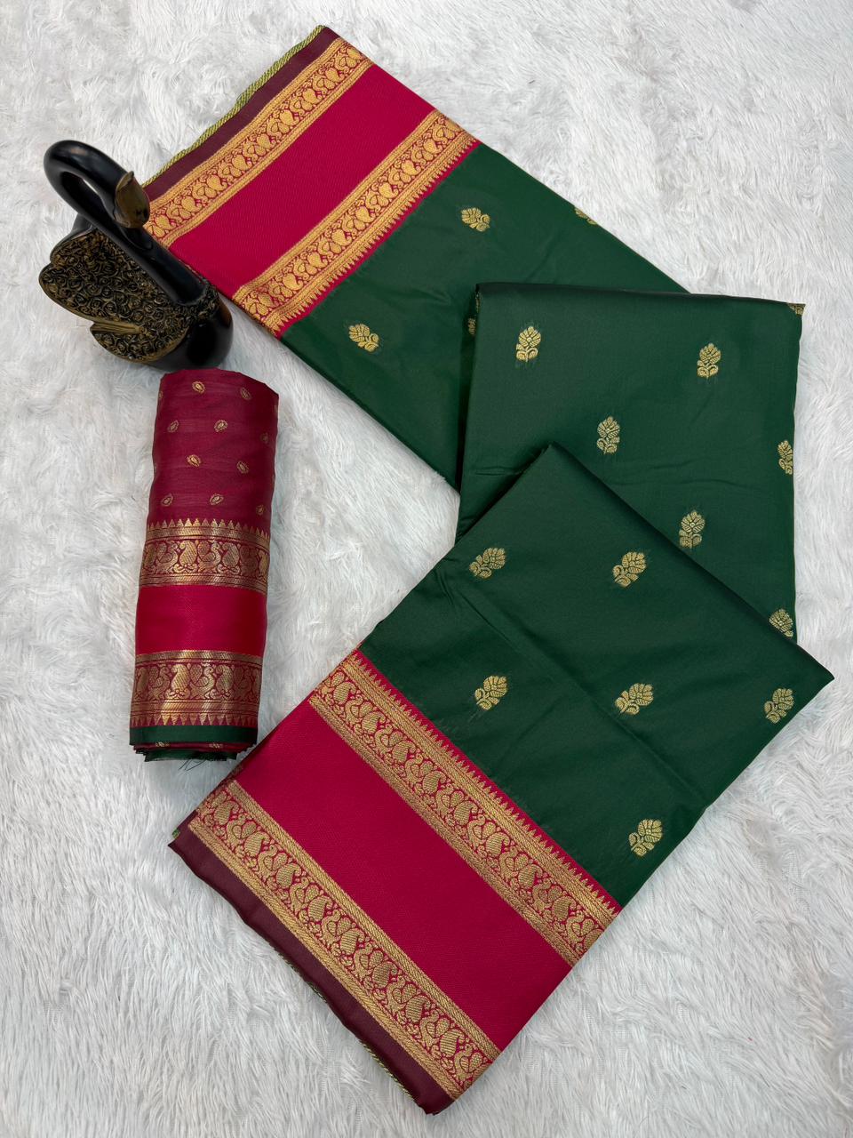 Vivacious Dark Green Soft Banarasi Kathpadar Silk Saree With Blooming Blouse Piece - Image 2
