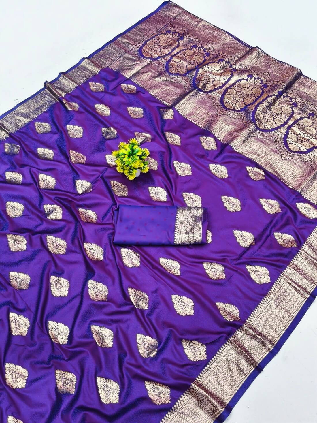 Whimsical Purple Pure Zari Weaving Banarasi Silk Saree With Improbable Blouse Piece - Image 3