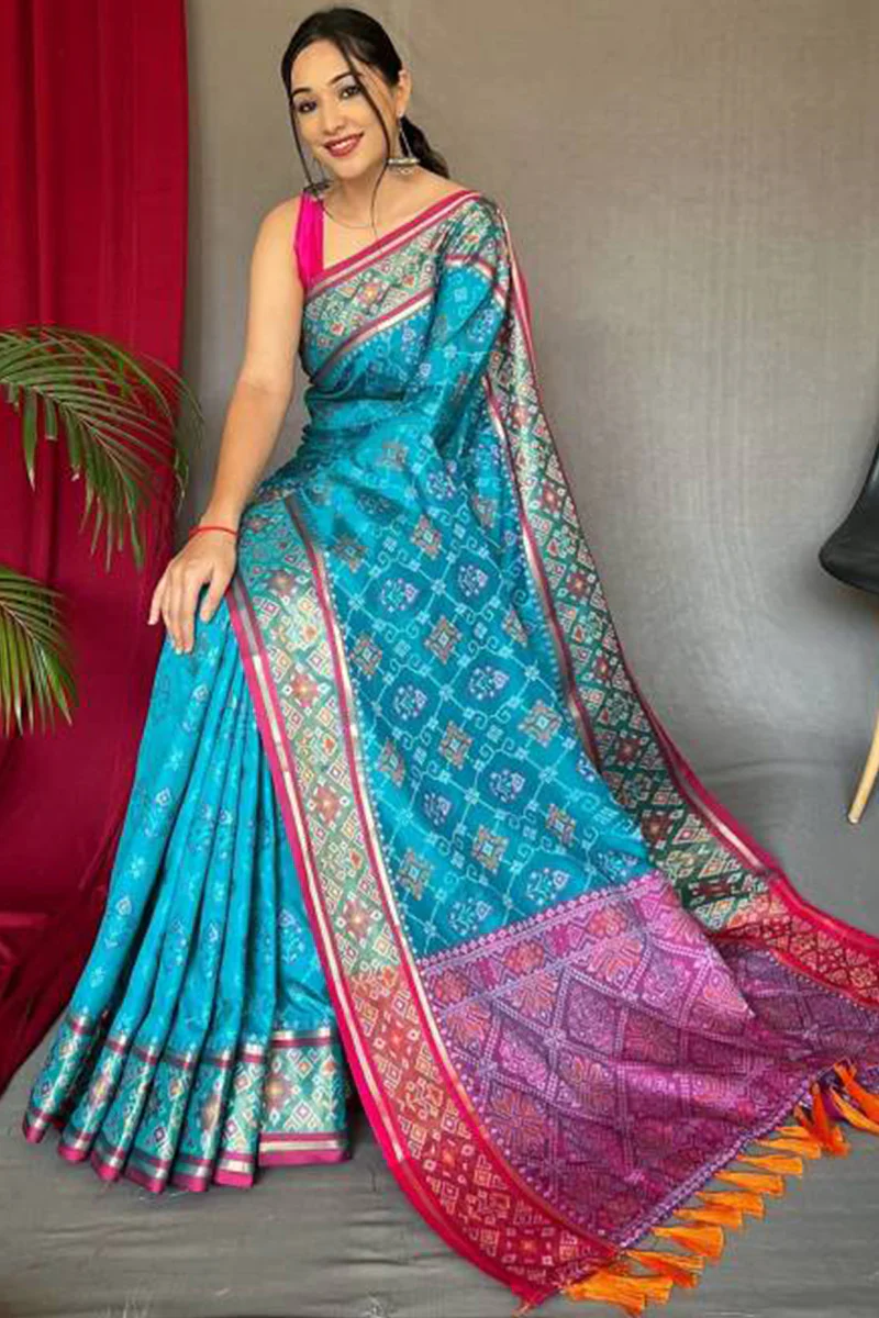 Whimsical Rama Patola Silk Saree with Amazing Blouse Piece - Image 3