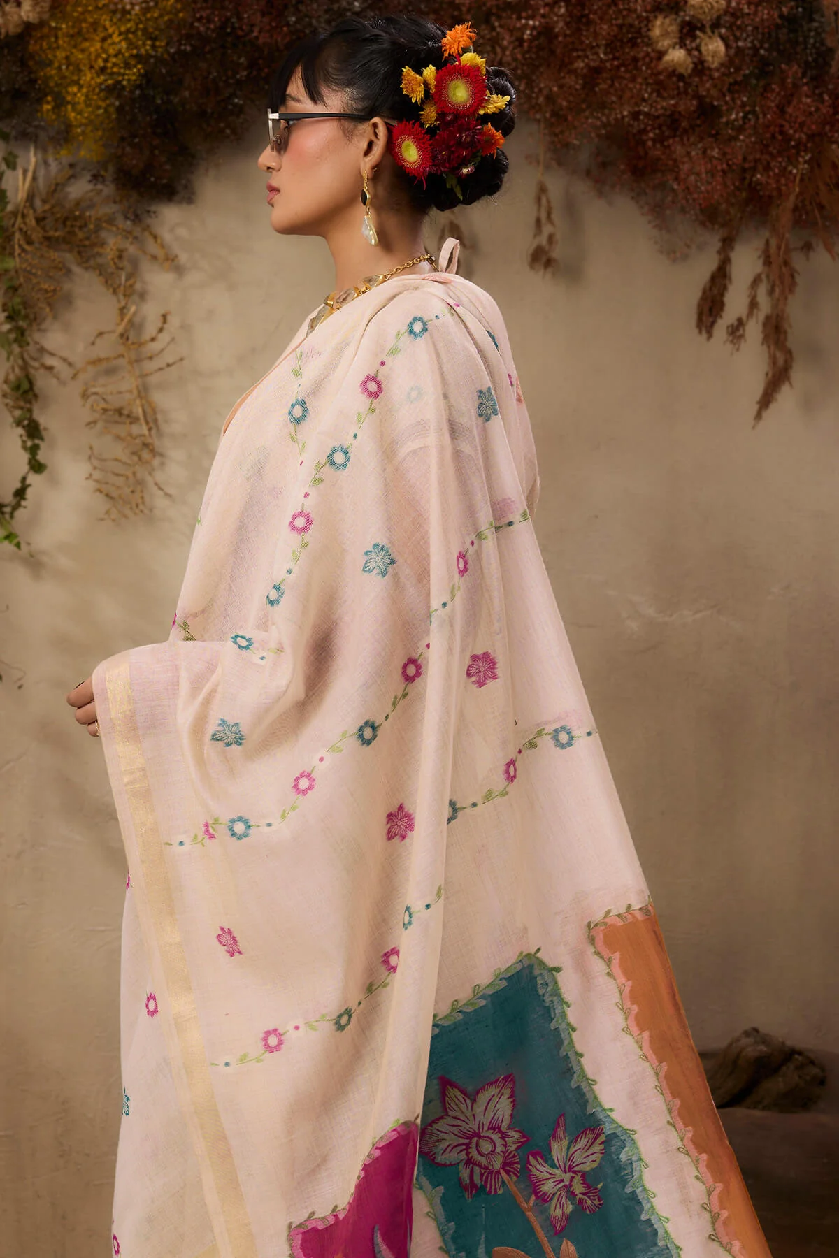 Winsome Beige Pure Munga Cotton Saree With Majesty Blouse Piece - Image 4