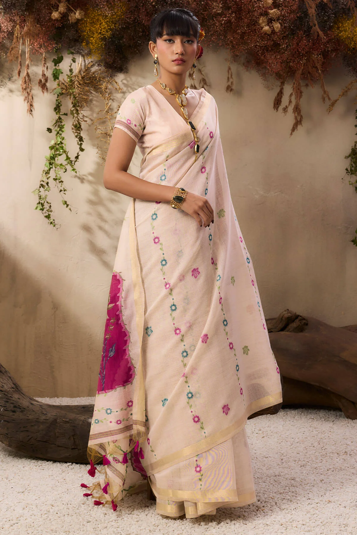Winsome Beige Pure Munga Cotton Saree With Majesty Blouse Piece - Image 5