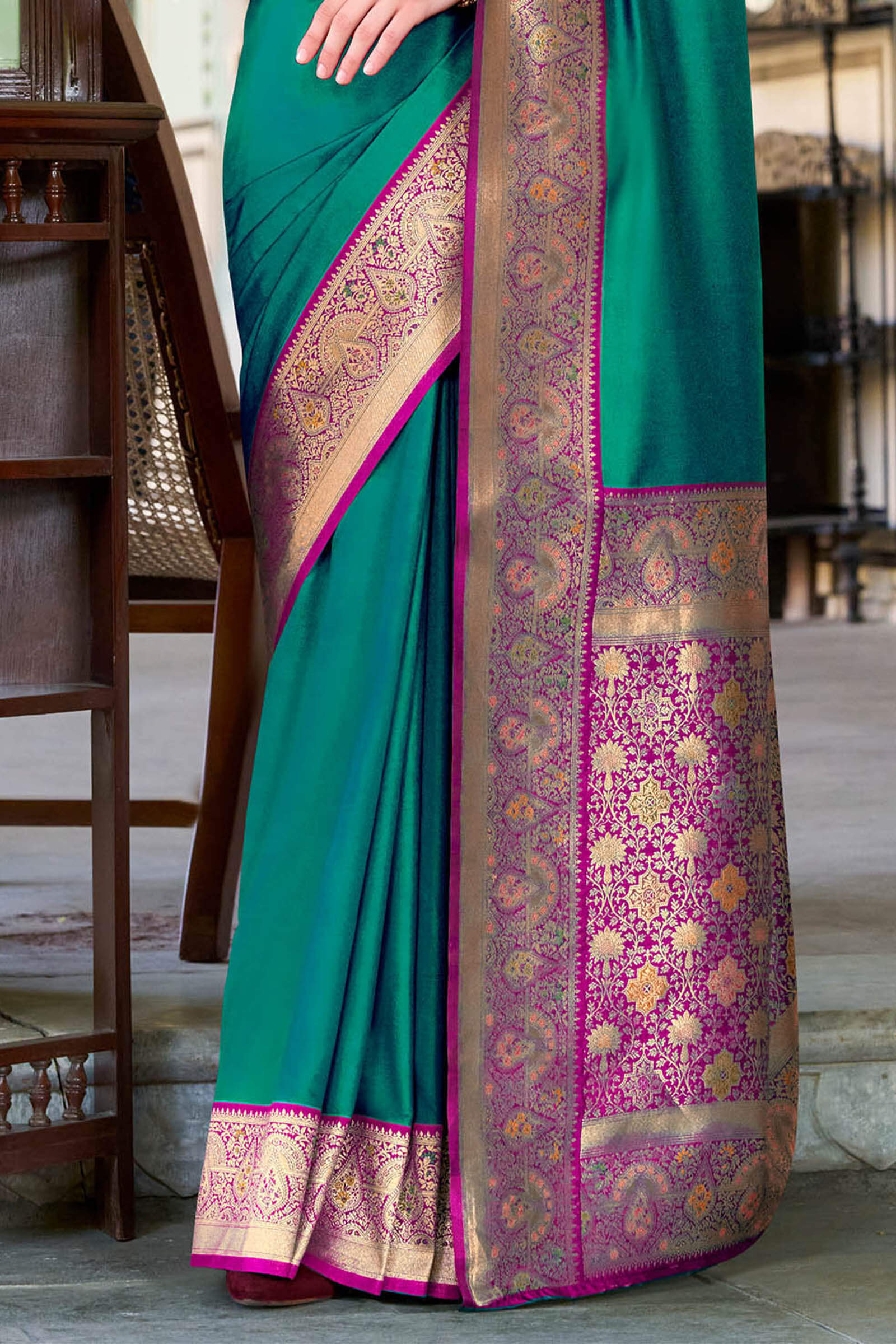 Winsome Rama Soft Banarasi Silk Saree With Chatoyant Blouse Piece - Image 3