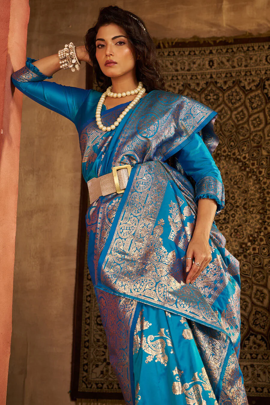 Woebegone Firozi Pure Zari Weaving Banarasi Silk Saree With Seraphic Blouse Piece - Image 4