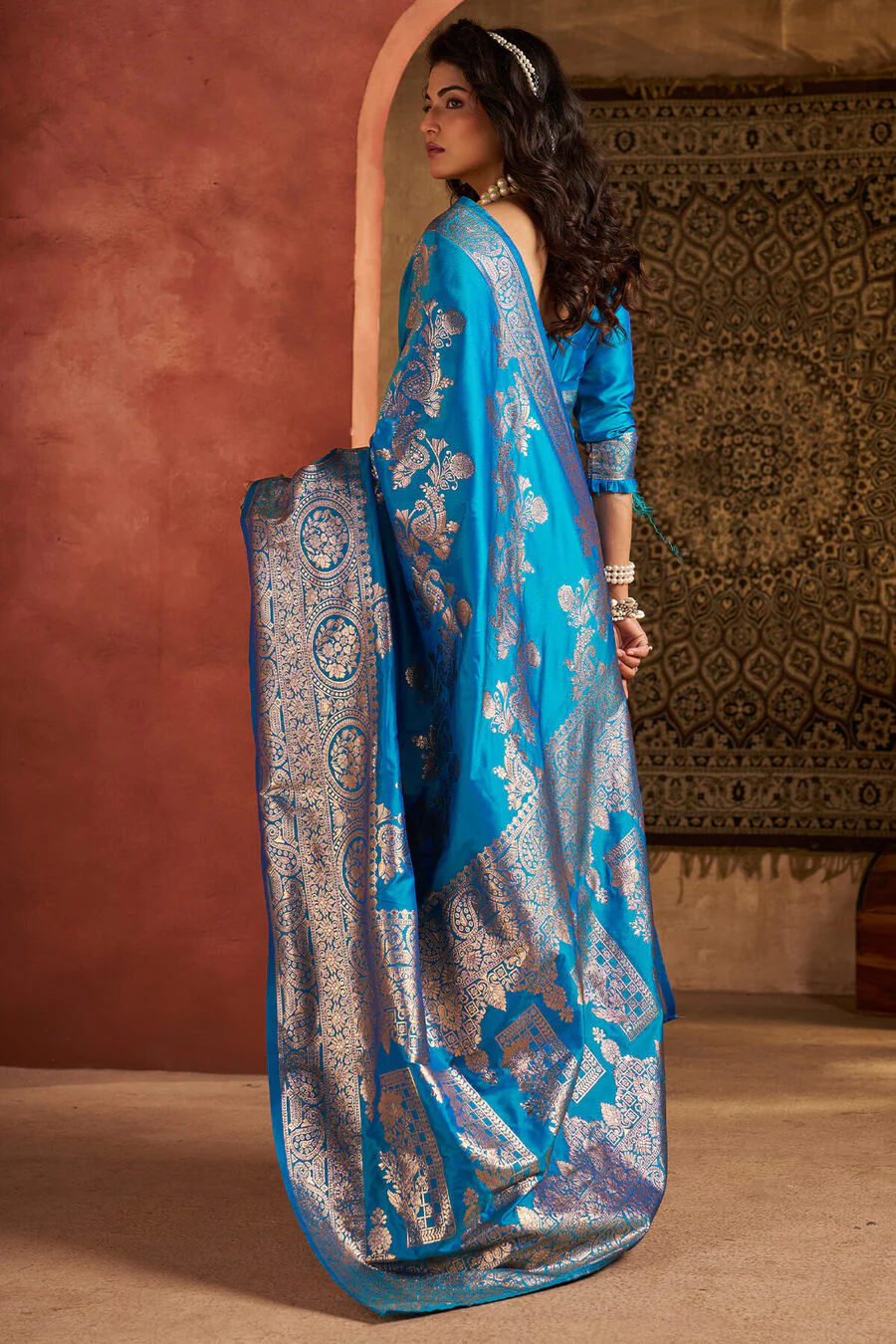 Woebegone Firozi Pure Zari Weaving Banarasi Silk Saree With Seraphic Blouse Piece - Image 7