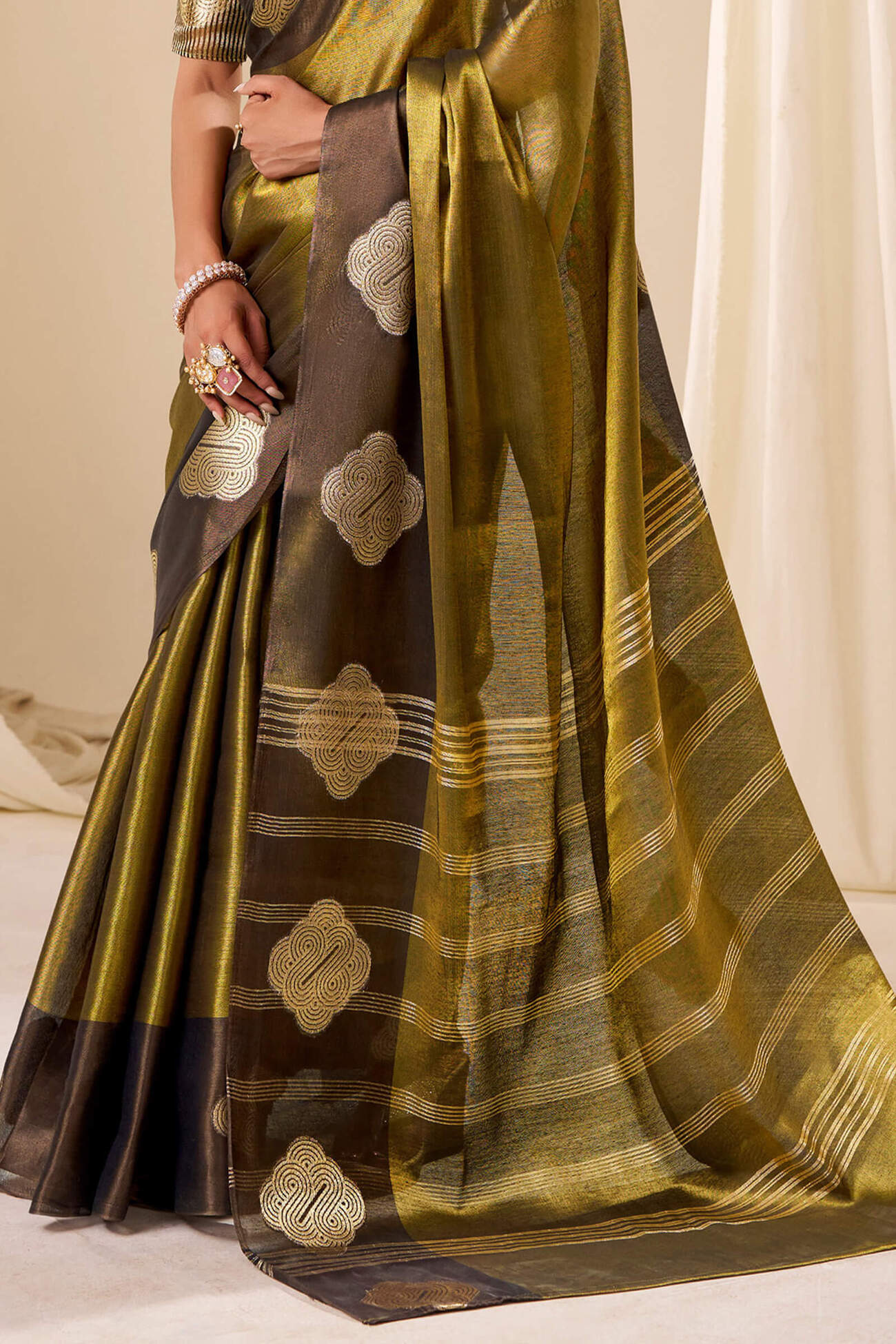 Woebegone Golden Pure Zari Weaving Banarasi Tissue Silk Saree With Murmurous Blouse Piece - Image 4