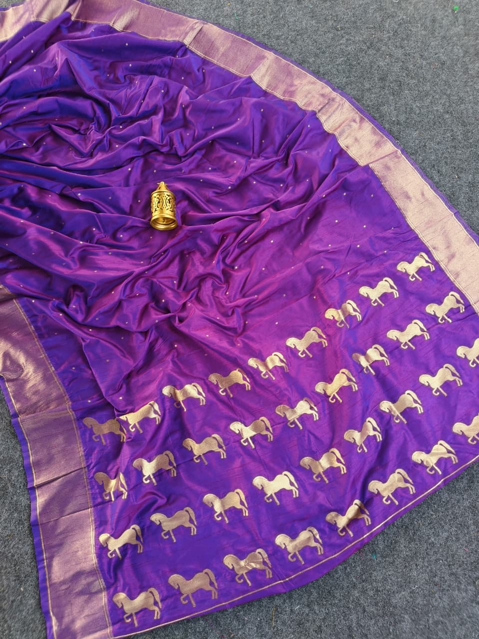 Woebegone Purple Pure Zari Weaving Banarasi Silk Saree With Palimpsest Blouse Piece - Image 2