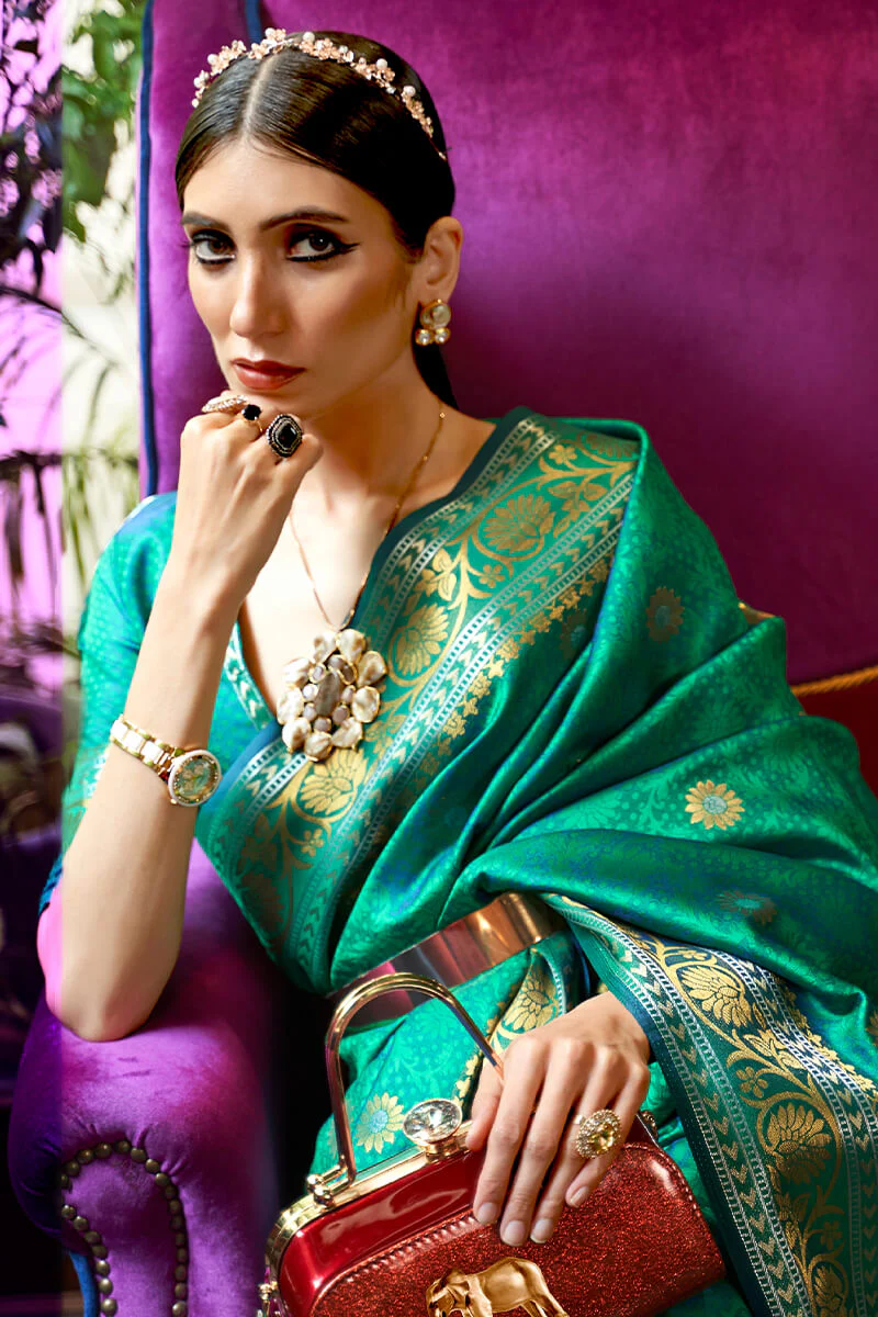Woebegone Rama Kanjivaram Silk Saree With Delectable Blouse Piece - Image 2