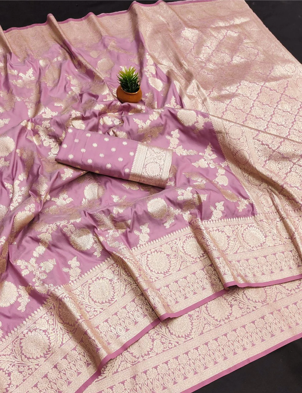 Wonderful Baby Pink Soft Banarasi Silk Saree With Attractive Blouse Piece - Image 6