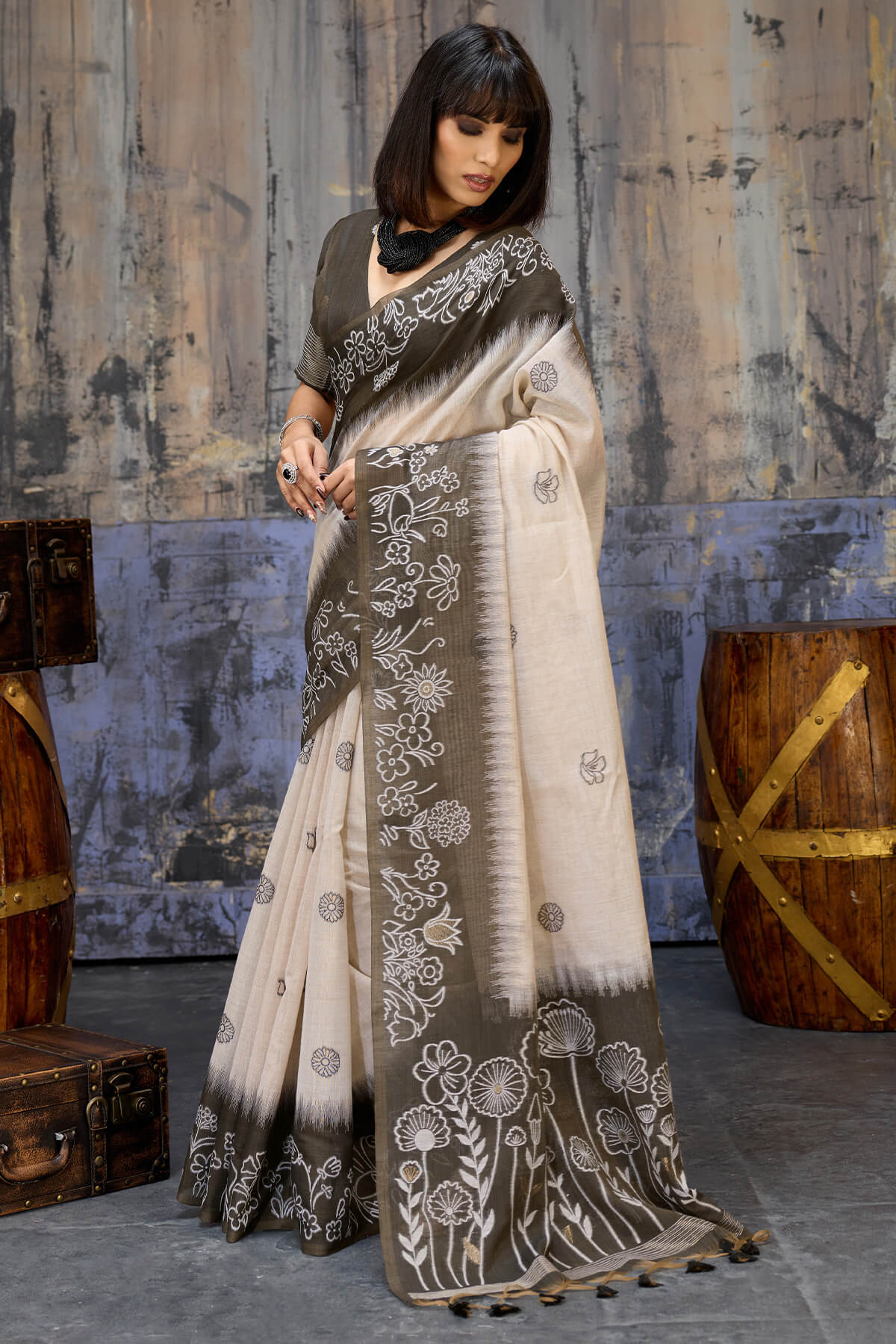 Wonderful Beige and Black Pure Munga Cotton Saree With Devastating Blouse Piece - Image 3