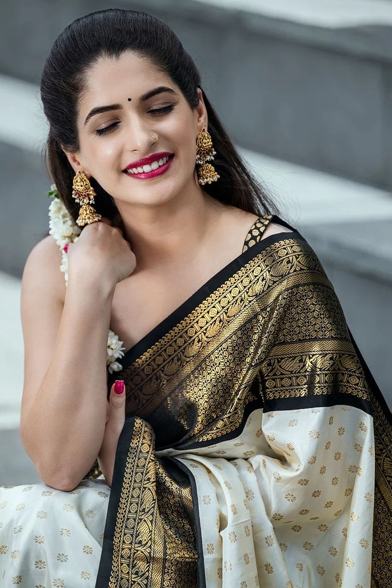 Wonderful Off White Soft Silk Saree With Desiring Blouse Piece - Image 2