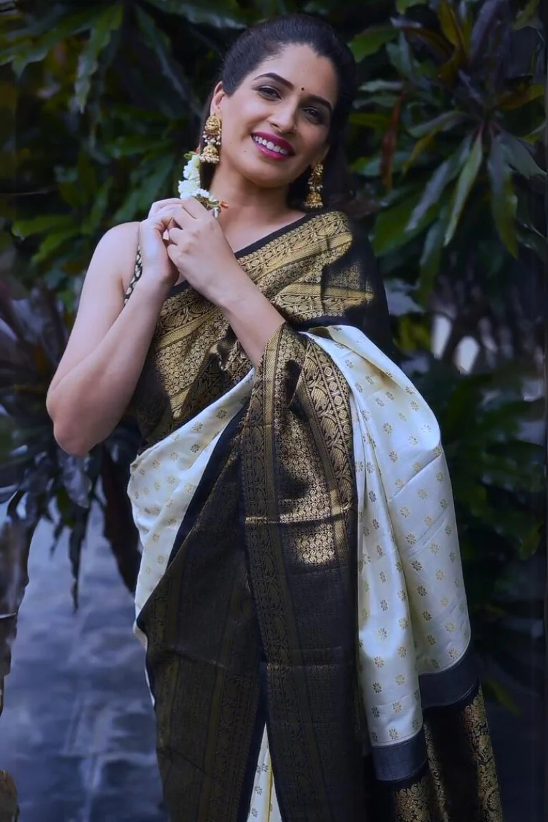 Wonderful Off White Soft Silk Saree With Desiring Blouse Piece - Image 4
