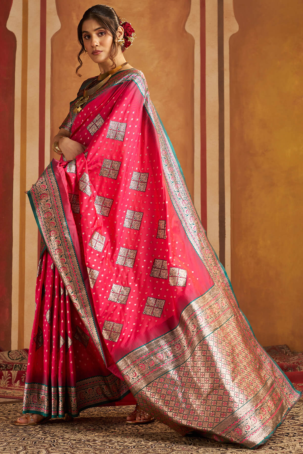 Zephyr Magenta Pure Zari Weaving Banarasi Silk Saree With Artistic Blouse Piece - Image 4