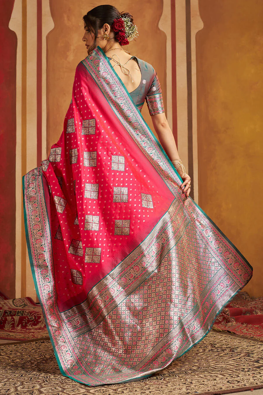 Zephyr Magenta Pure Zari Weaving Banarasi Silk Saree With Artistic Blouse Piece - Image 5